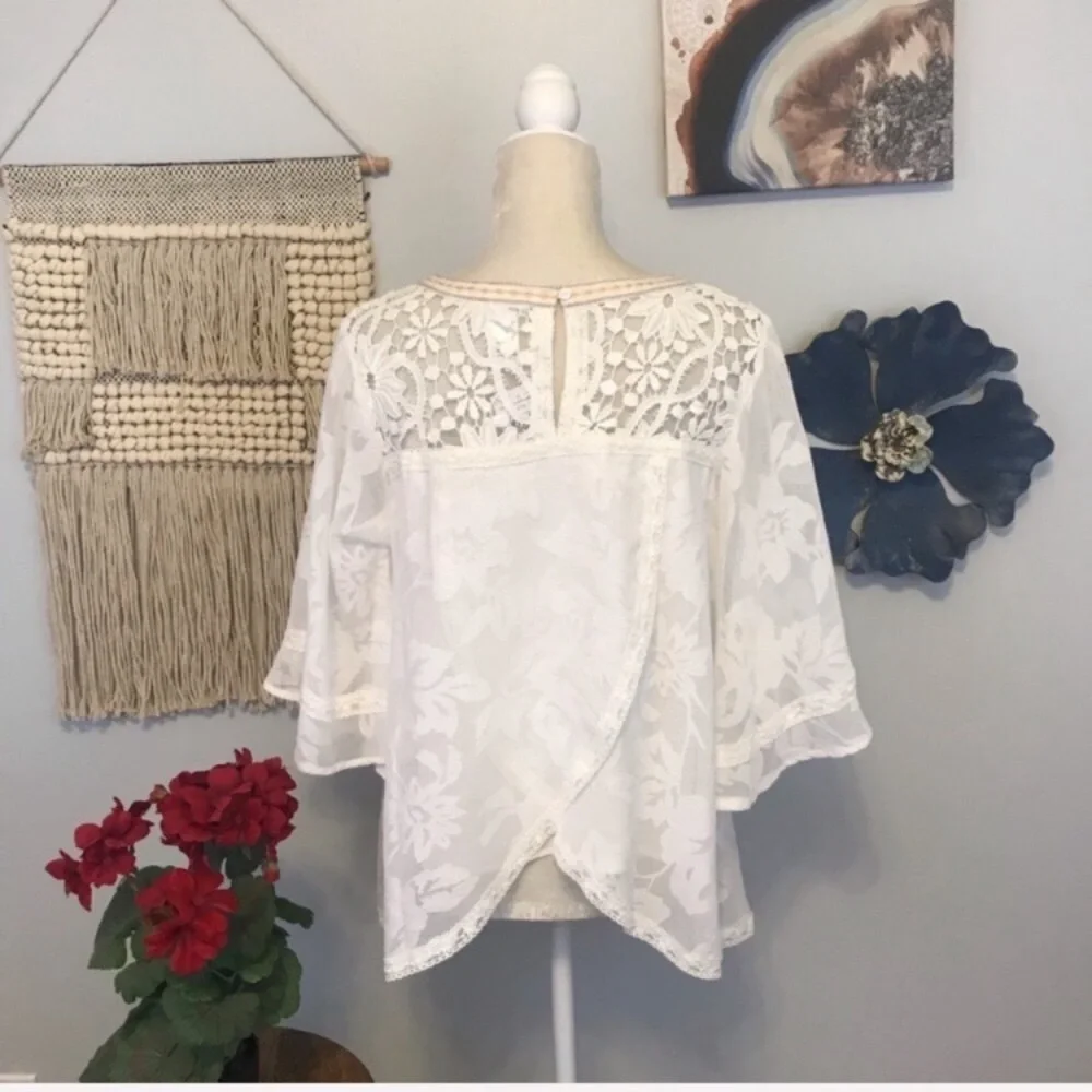 NWT ModCloth by Esley lace open back top - Picture 2 of 8